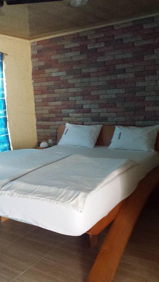 Biriwa Beach Hotel Eksteriør billede