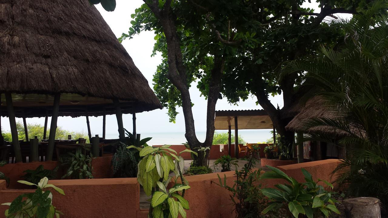 Biriwa Beach Hotel Eksteriør billede
