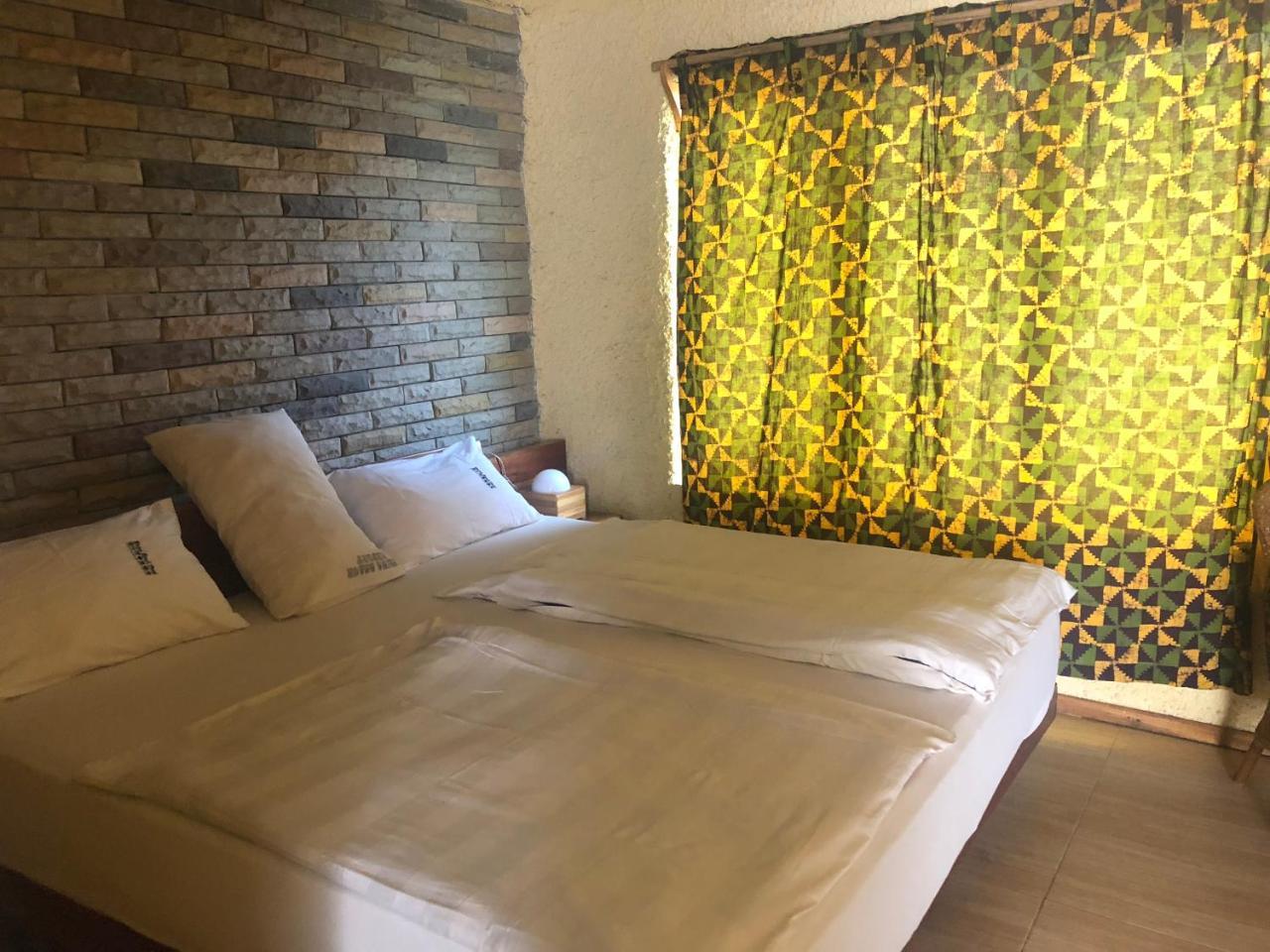 Biriwa Beach Hotel Eksteriør billede
