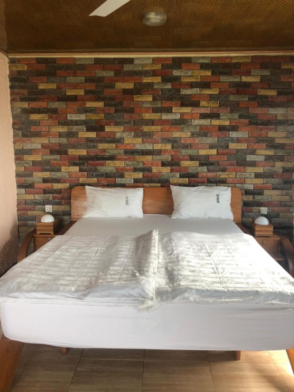 Biriwa Beach Hotel Eksteriør billede