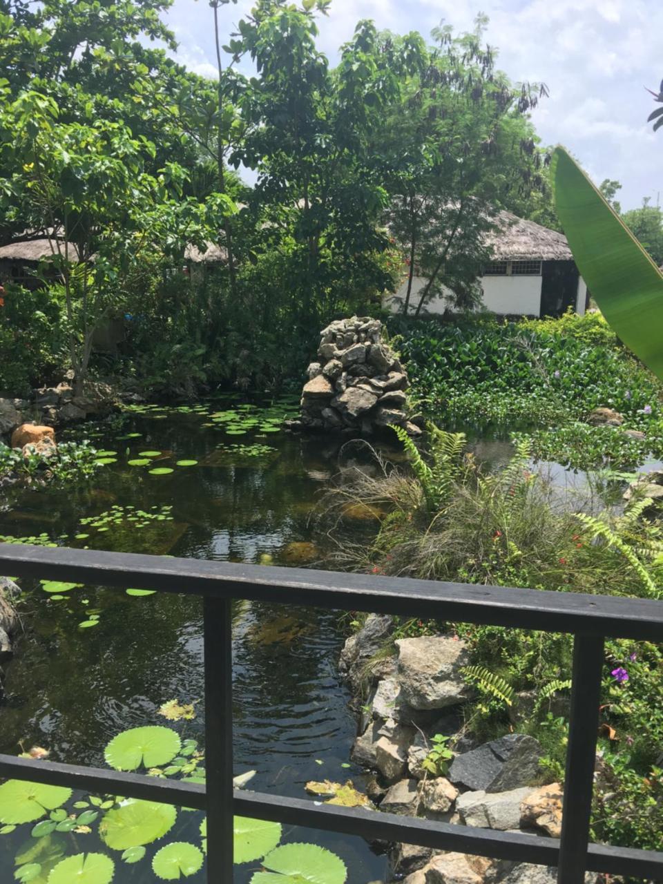 Biriwa Beach Hotel Eksteriør billede
