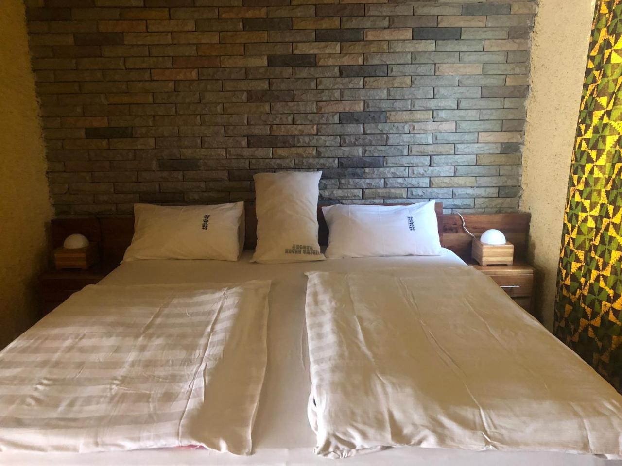 Biriwa Beach Hotel Eksteriør billede
